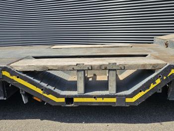 Scania R410 6x2 + NOOTEBOOM TIEFLADER